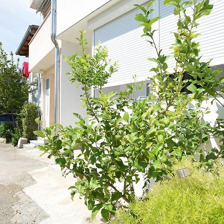 Relax 1 Apartment Pakostane Exterior photo